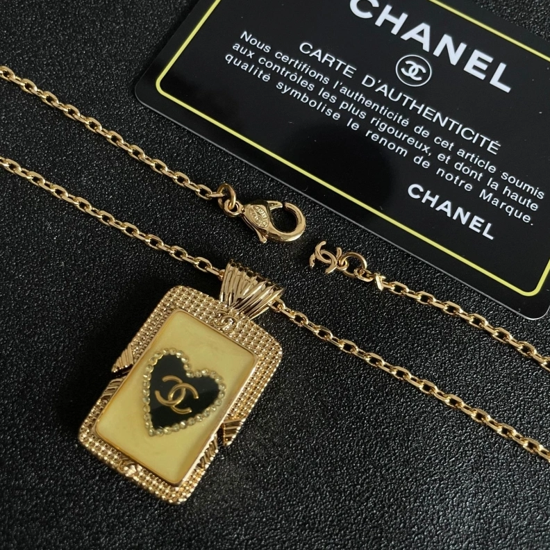Lightweight Chxnxl Necklaces 286574