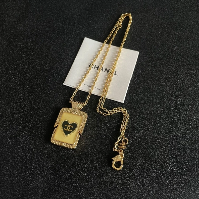 Lightweight Chxnxl Necklaces 286574