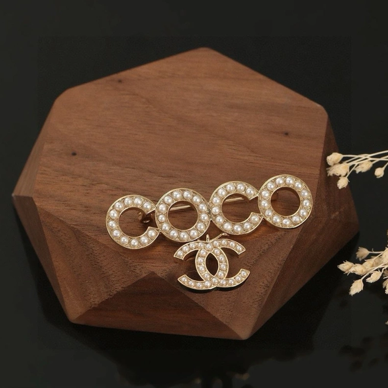 Chxnxl Brooches Sleek 287735