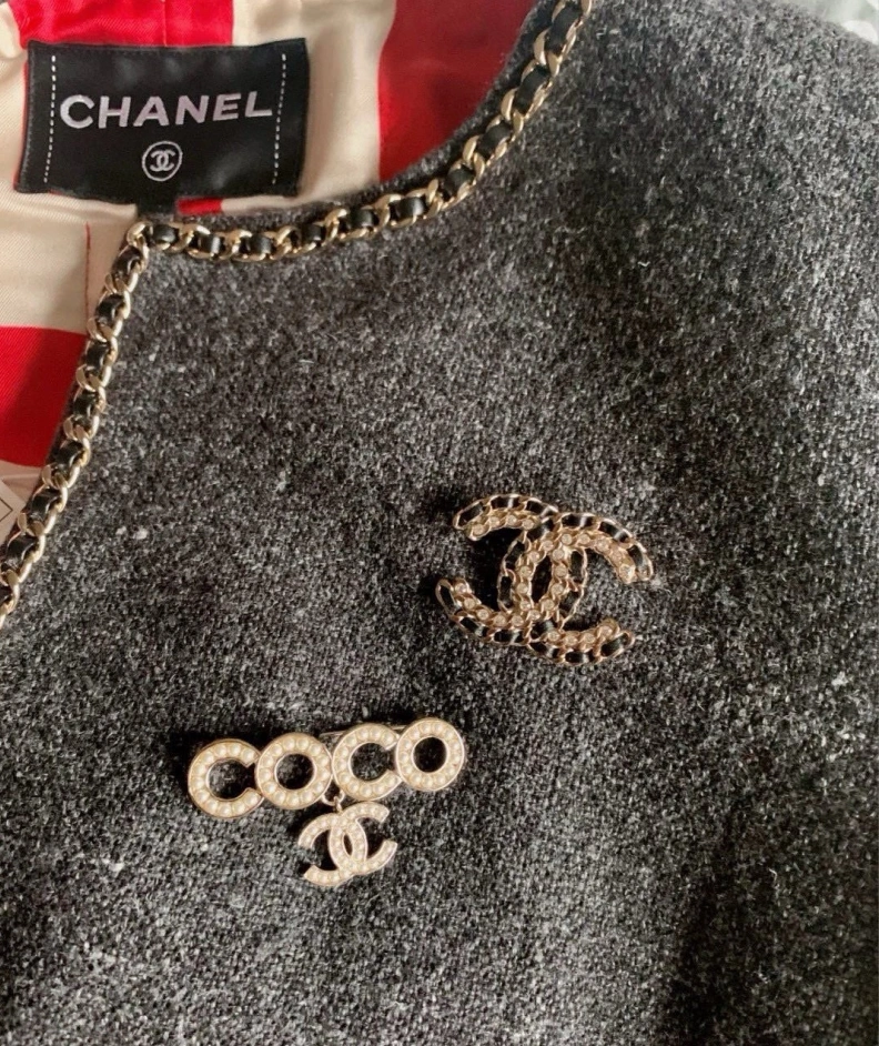 Chxnxl Brooches Sleek 287735
