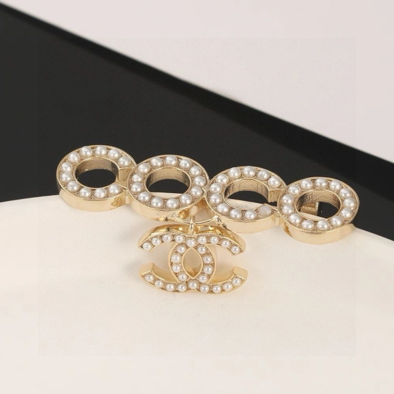 Chxnxl Brooches Sleek 287735