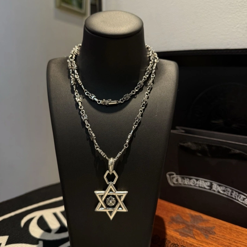 NewStyle Chrxmx Hxxrts Necklaces 297556