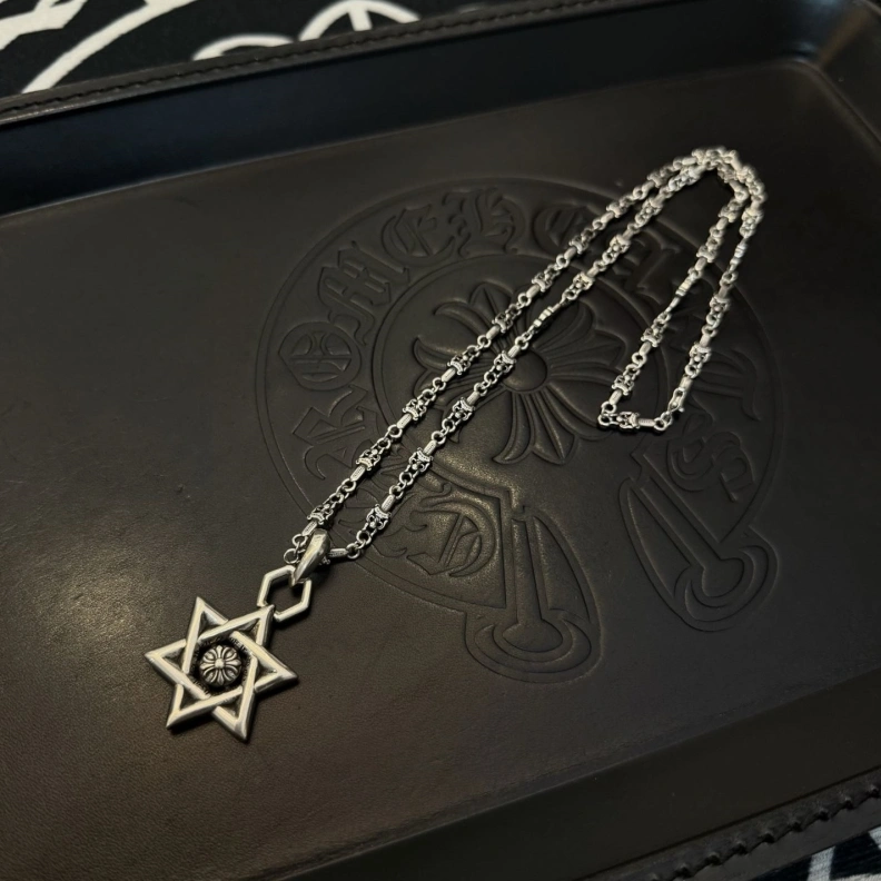 NewStyle Chrxmx Hxxrts Necklaces 297556