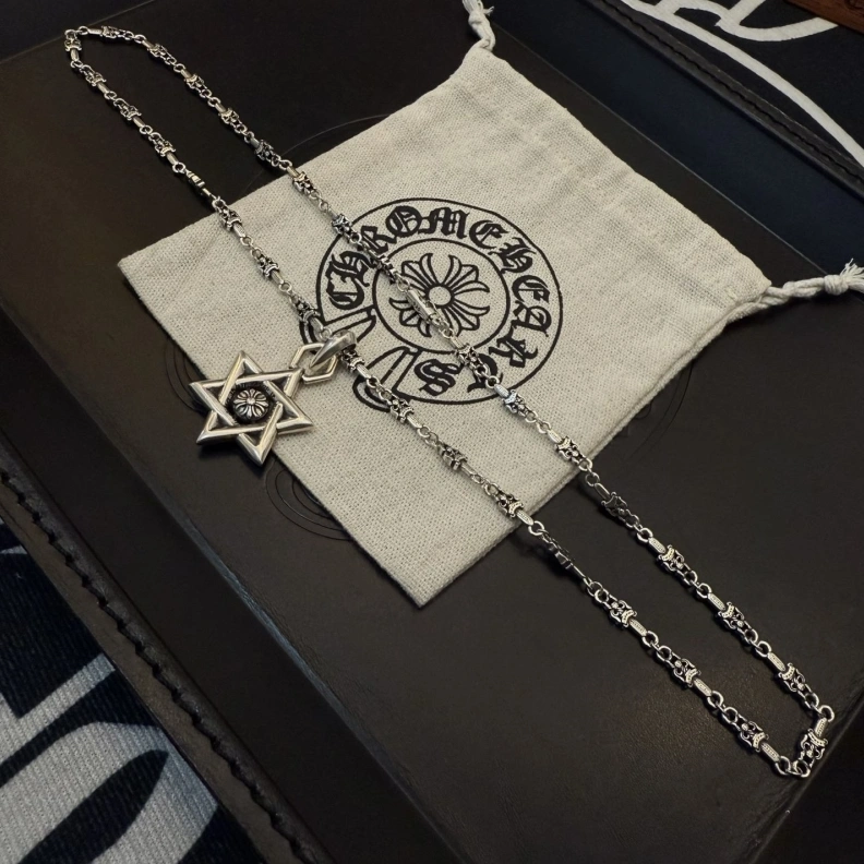 NewStyle Chrxmx Hxxrts Necklaces 297556