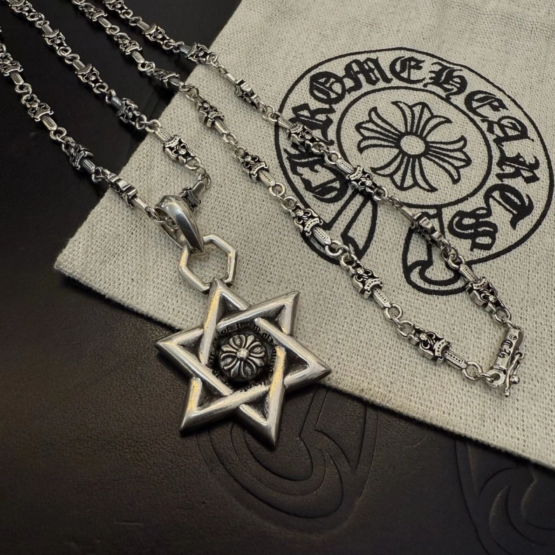 NewStyle Chrxmx Hxxrts Necklaces 297556