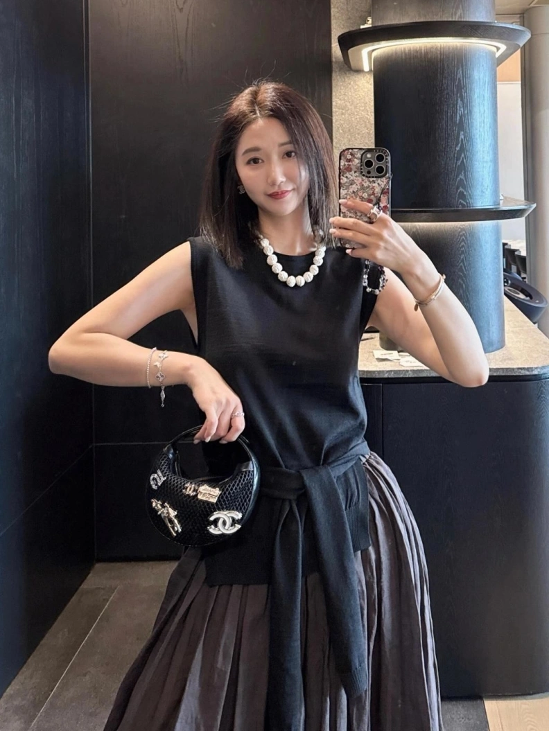 EyeCatching Chxnxl Brooches 287730