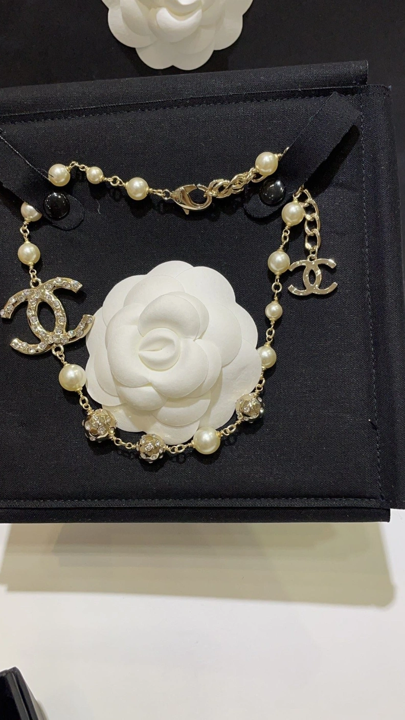 Minimalist Chxnxl Necklaces 286564