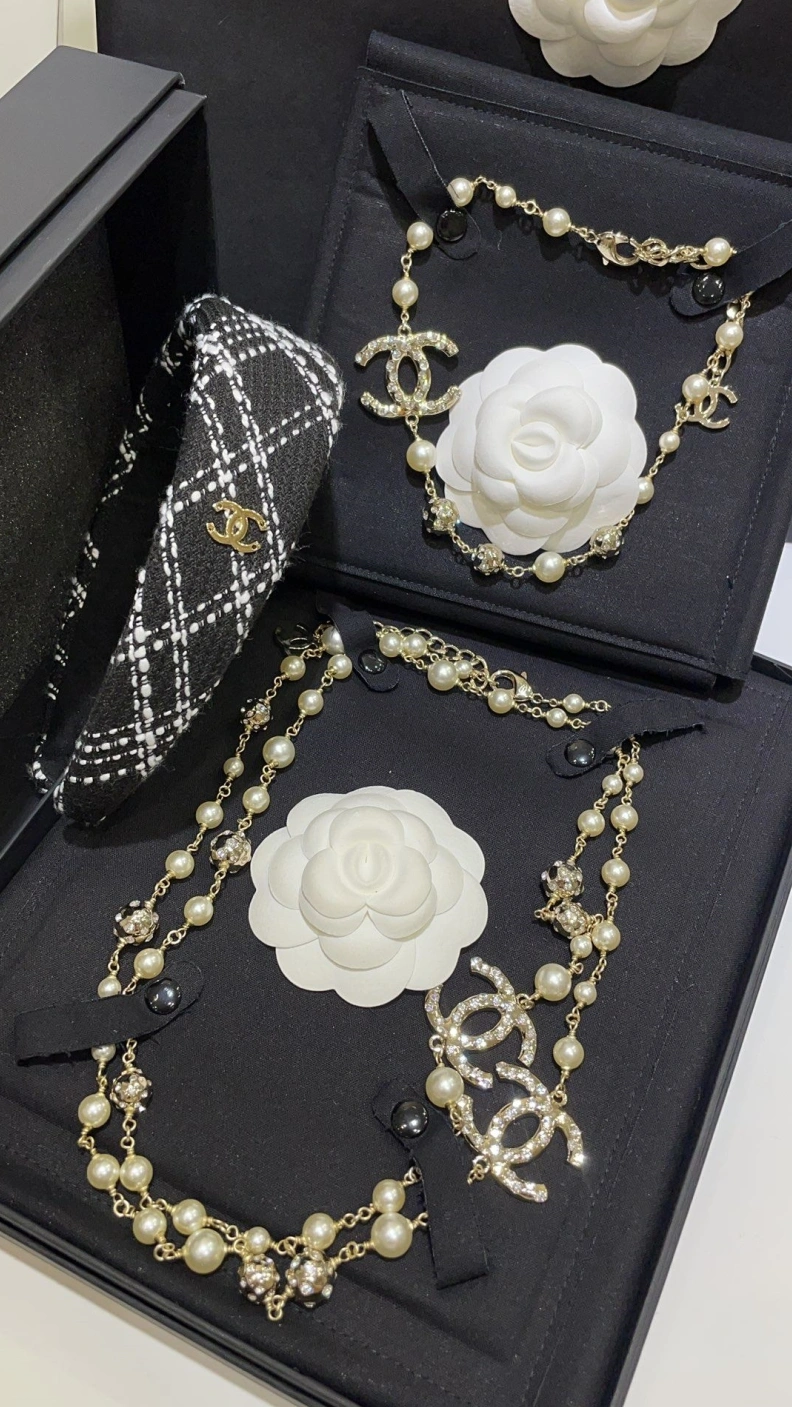 Minimalist Chxnxl Necklaces 286564
