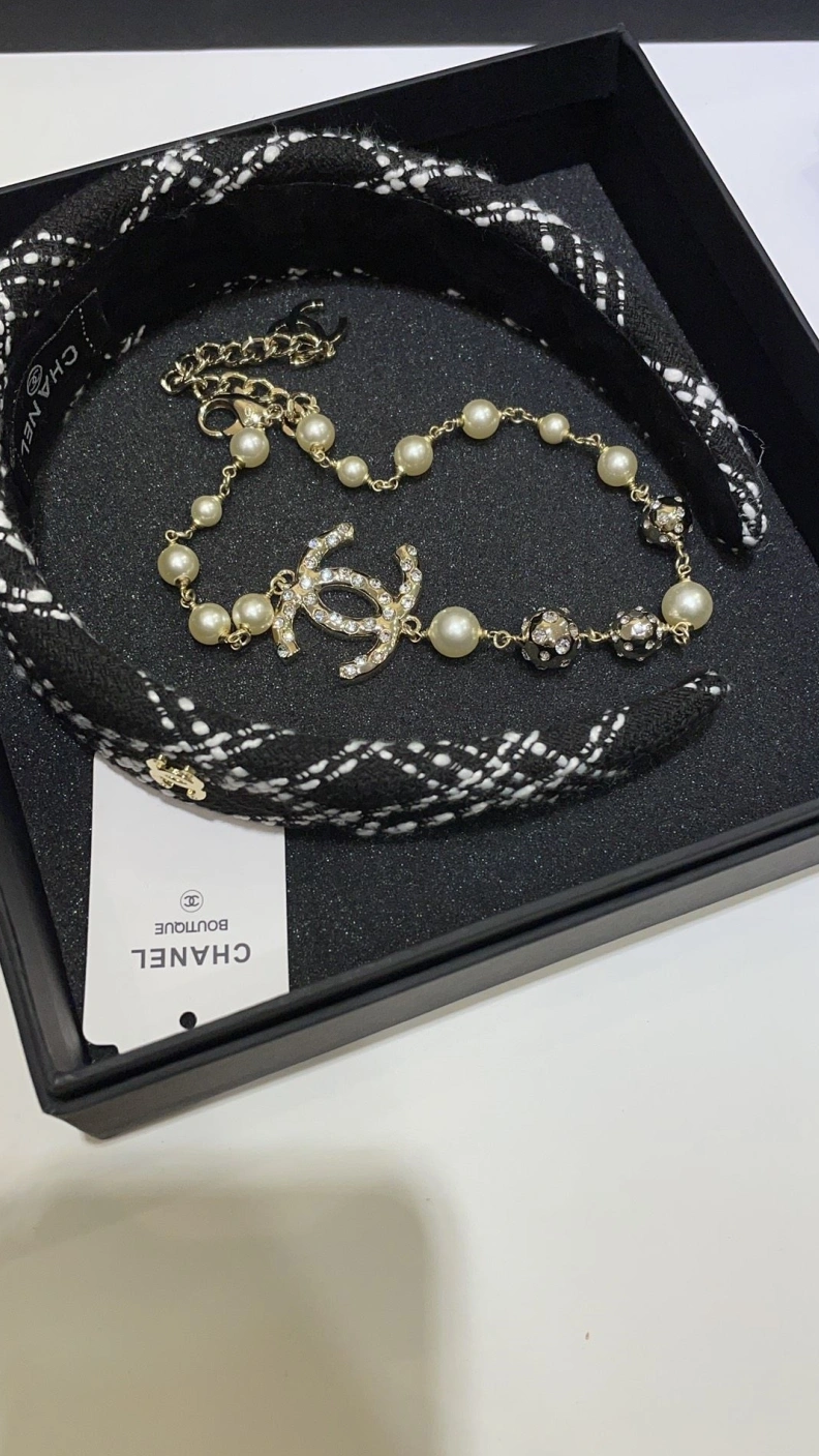 Minimalist Chxnxl Necklaces 286564