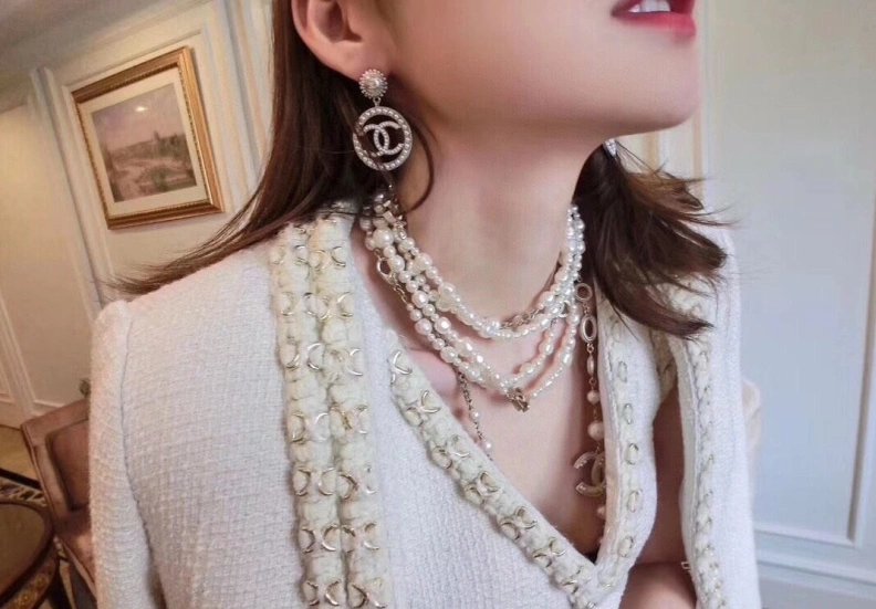 Stylish Chxnxl Necklaces 285570