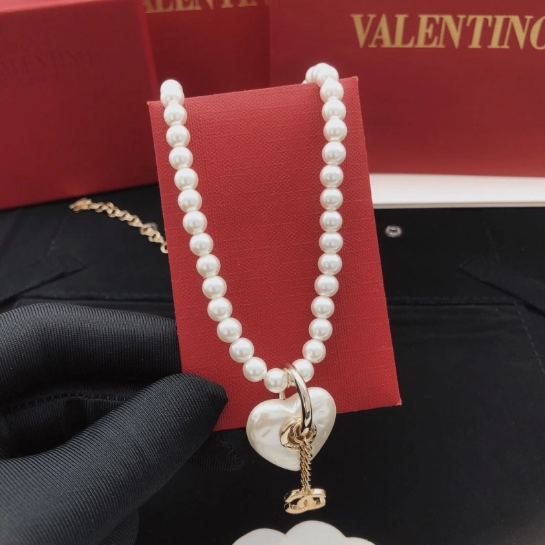 Affordable Chxnxl Necklaces 285564