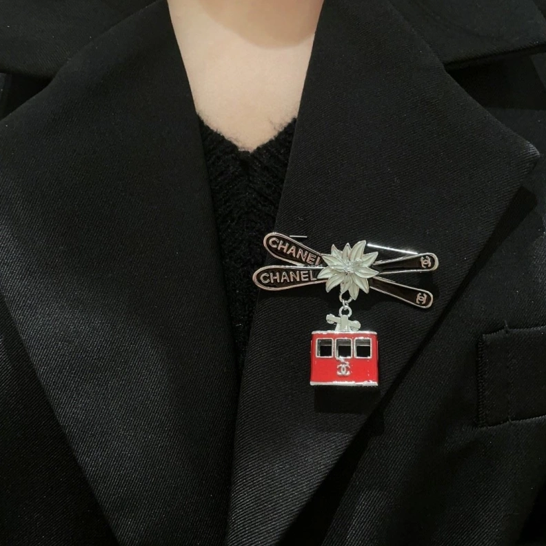 Timeless Chxnxl Brooches 286432