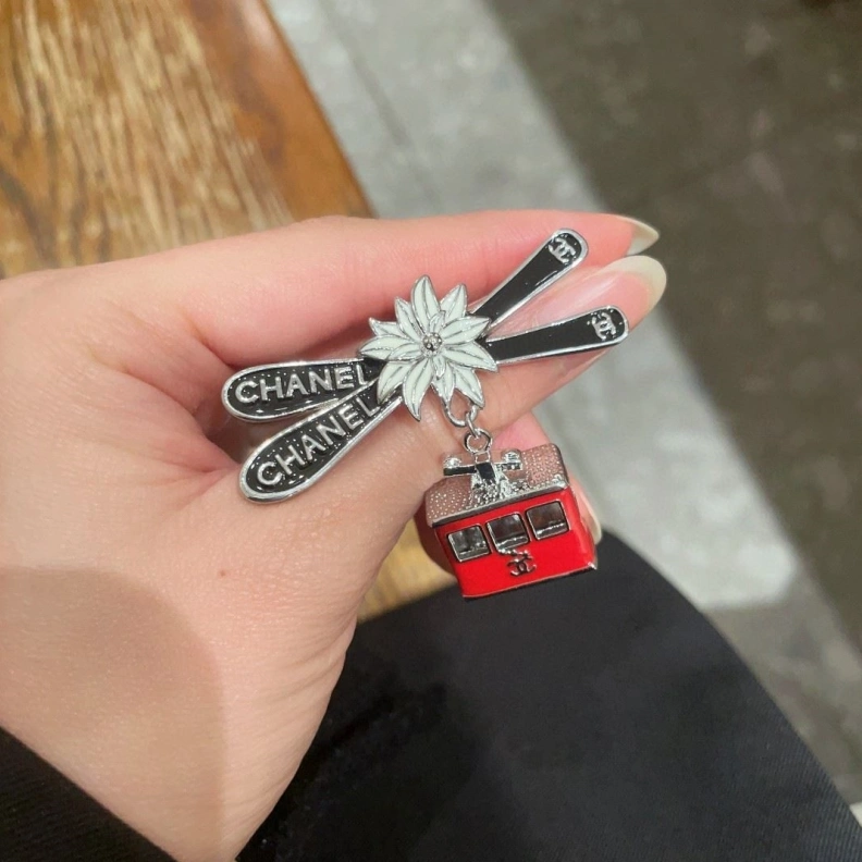 Timeless Chxnxl Brooches 286432