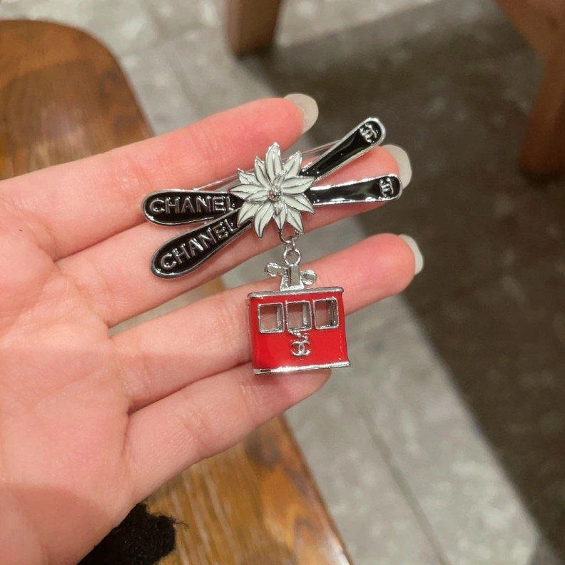 Timeless Chxnxl Brooches 286432
