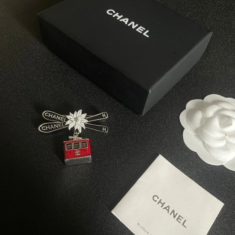 Timeless Chxnxl Brooches 286432