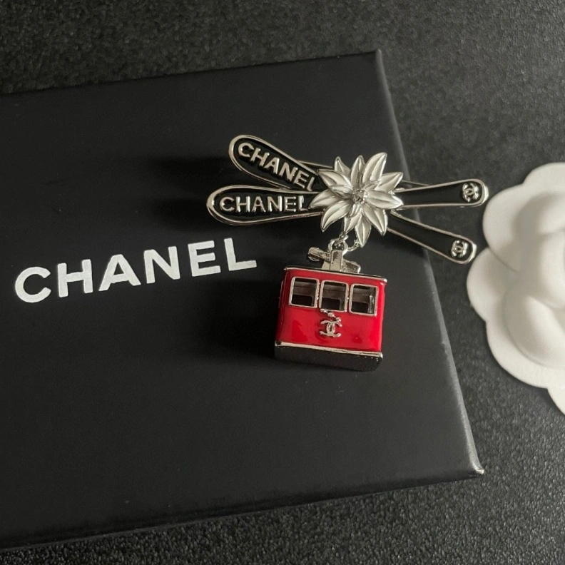 Timeless Chxnxl Brooches 286432