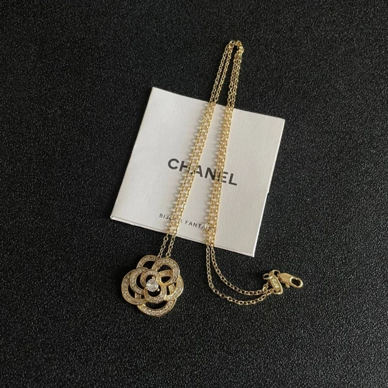 Bright Chxnxl Necklaces 285562
