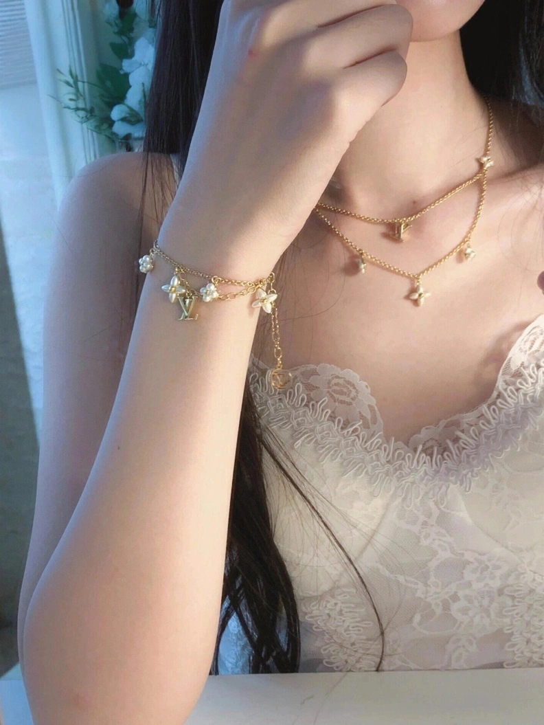 Fashionable LX Necklaces 308974