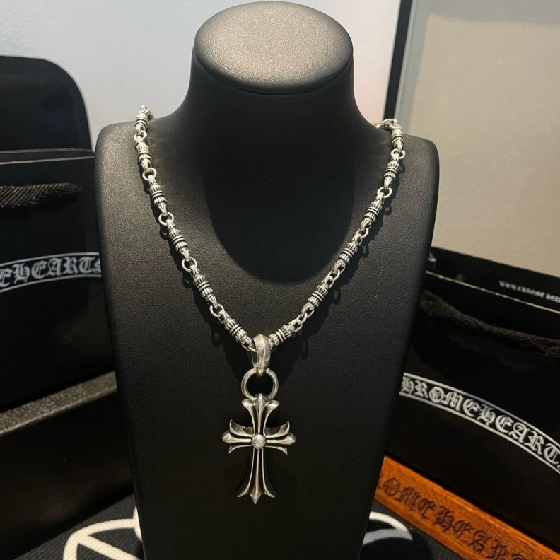 EyeCatching Chrxmx Hxxrts Necklaces 297153