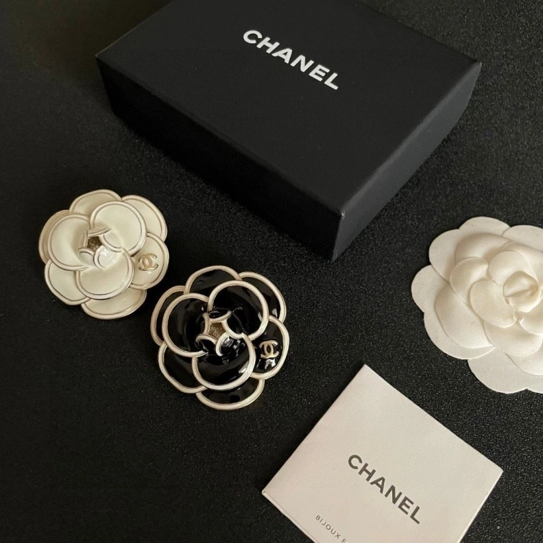 StreetReady Chxnxl Brooches 286429