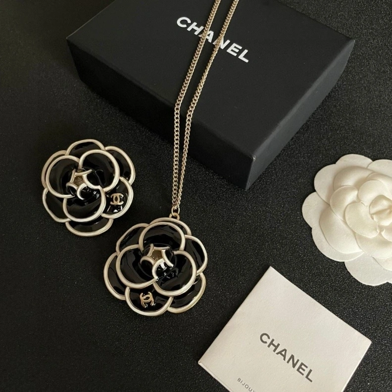 Fashionable Chxnxl Necklaces 285544