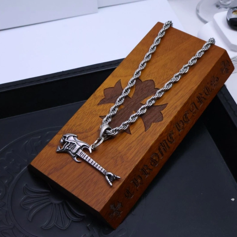 Classic Chrxmx Hxxrts Necklaces 297150