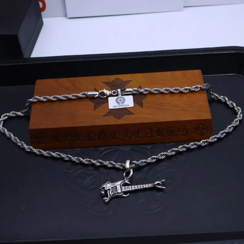 Classic Chrxmx Hxxrts Necklaces 297150