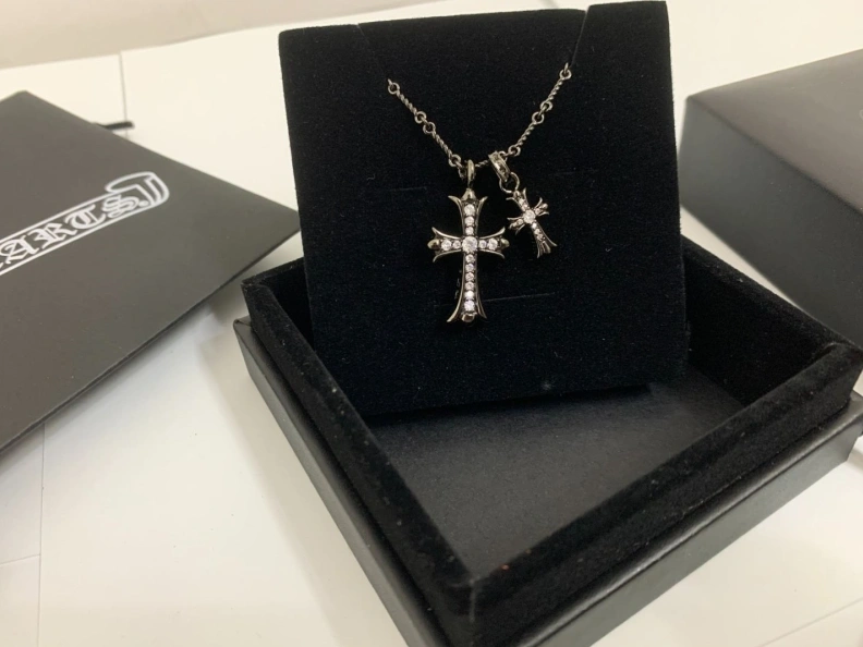 Trendy Chrxmx Hxxrts Necklaces 297122