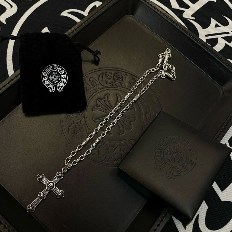 Stylish Chrxmx Hxxrts Necklaces 297114