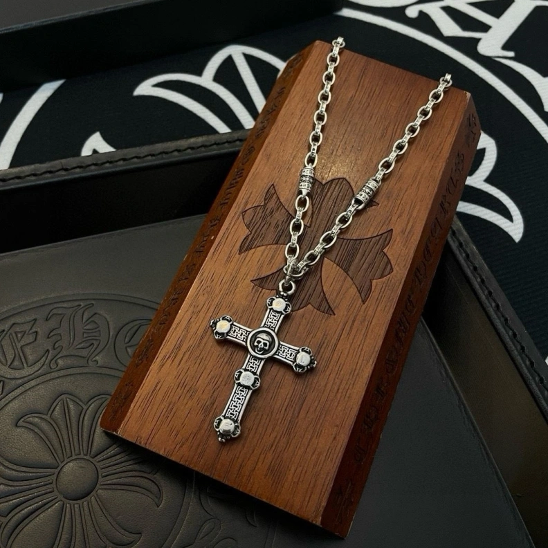 Stylish Chrxmx Hxxrts Necklaces 297114