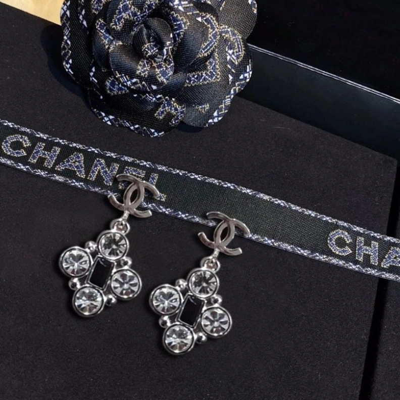 Flexible Chxnxl Earrings 286214