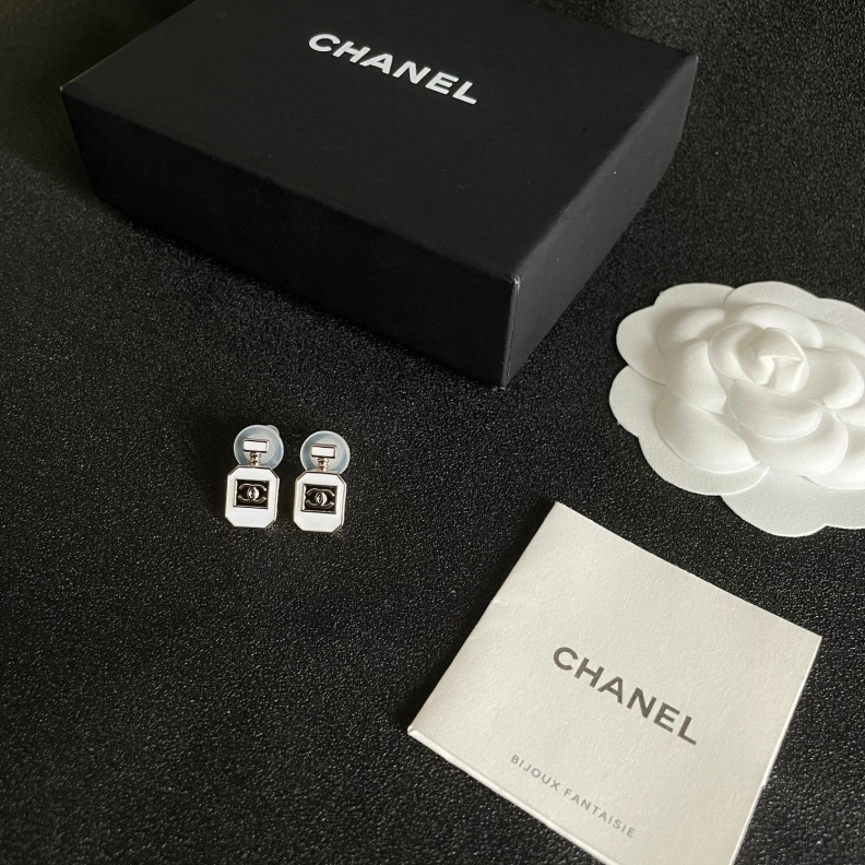 Breathable Chxnxl Earrings 286210