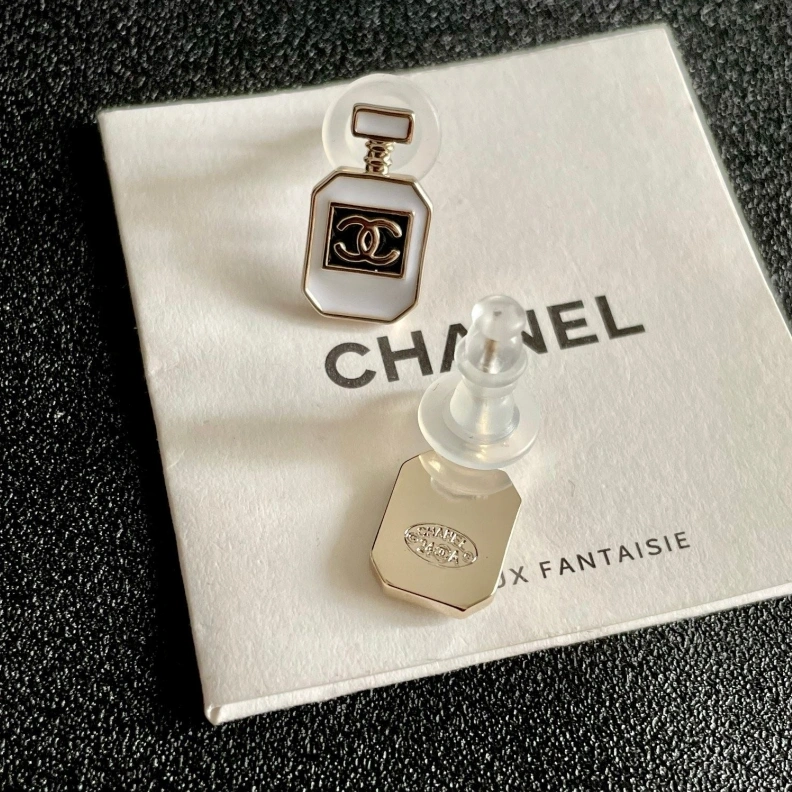 Breathable Chxnxl Earrings 286210
