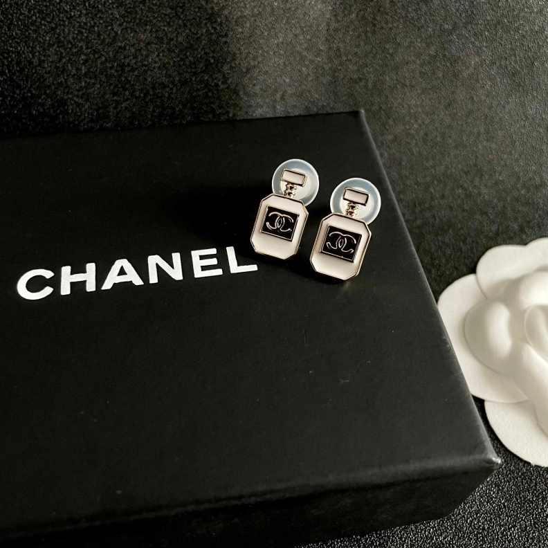 Breathable Chxnxl Earrings 286210