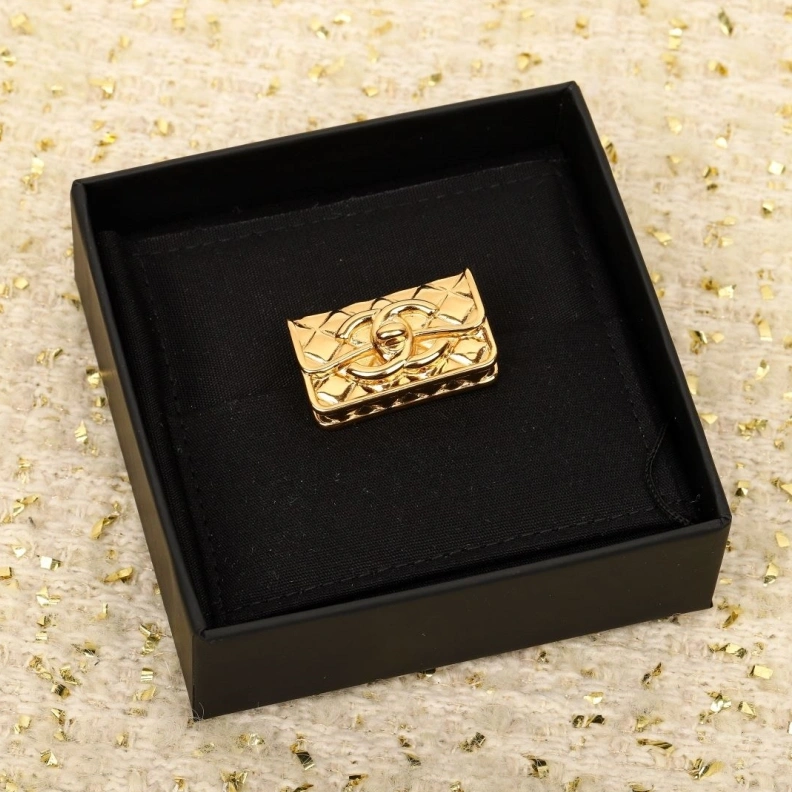 EasyMatch Chxnxl Brooches 286419