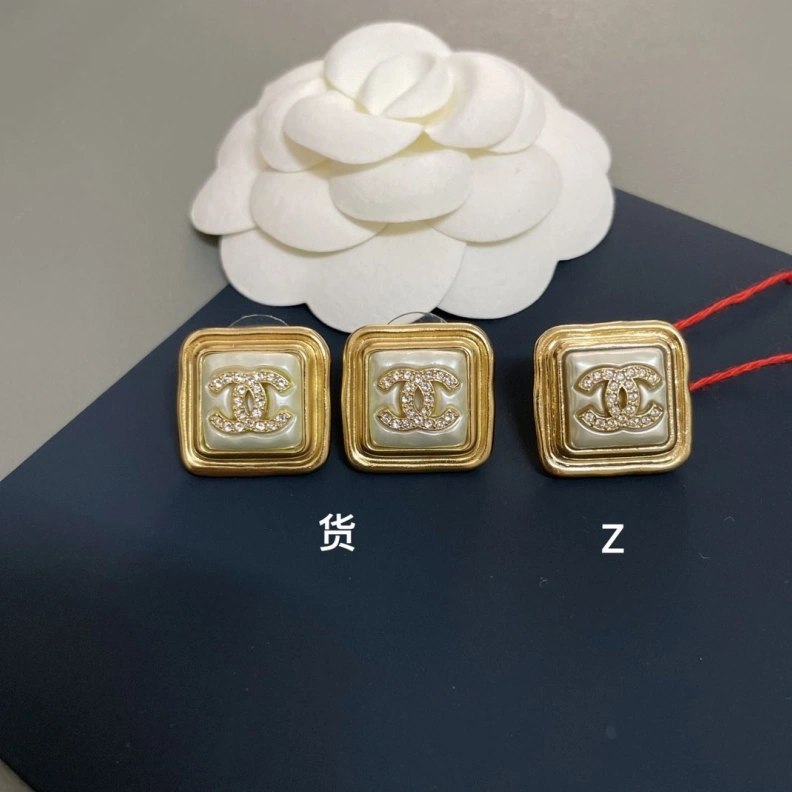 Compact Chxnxl Earrings 286183