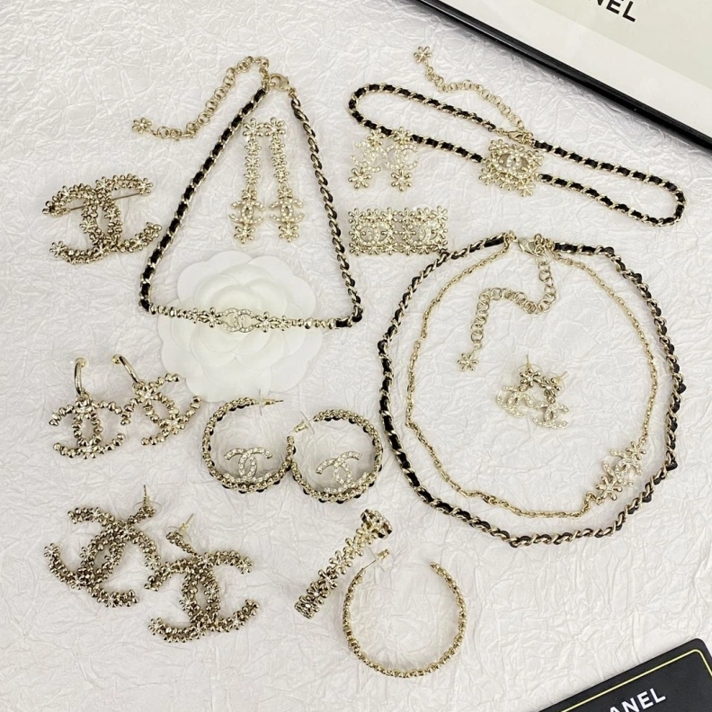 Flexible Chxnxl Earrings 286185