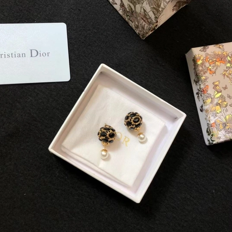 Christian Dxxr Earrings Trendsetting 294251