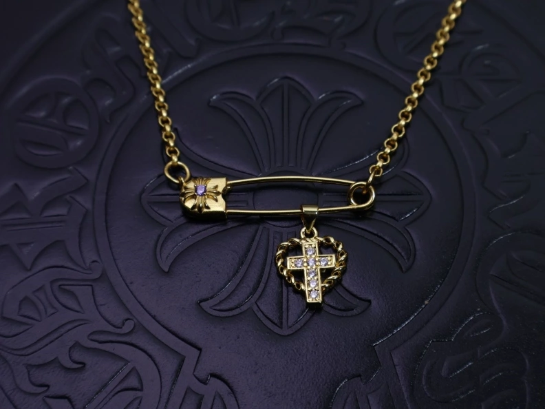 Resilient Chrxmx Hxxrts Necklaces 297097