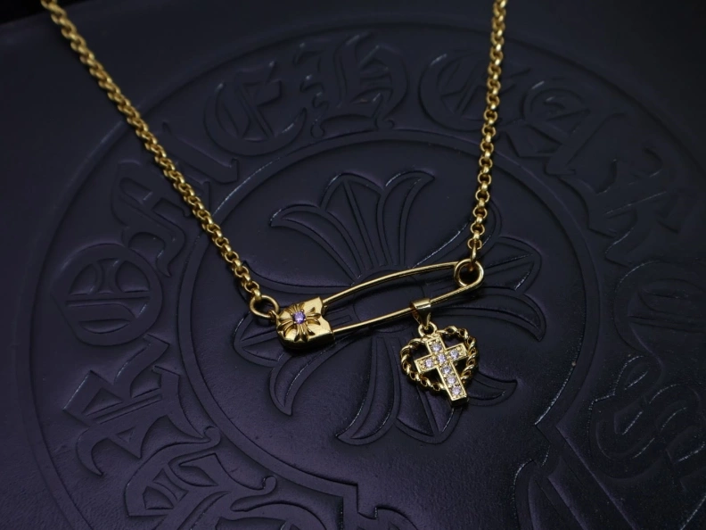 Resilient Chrxmx Hxxrts Necklaces 297097