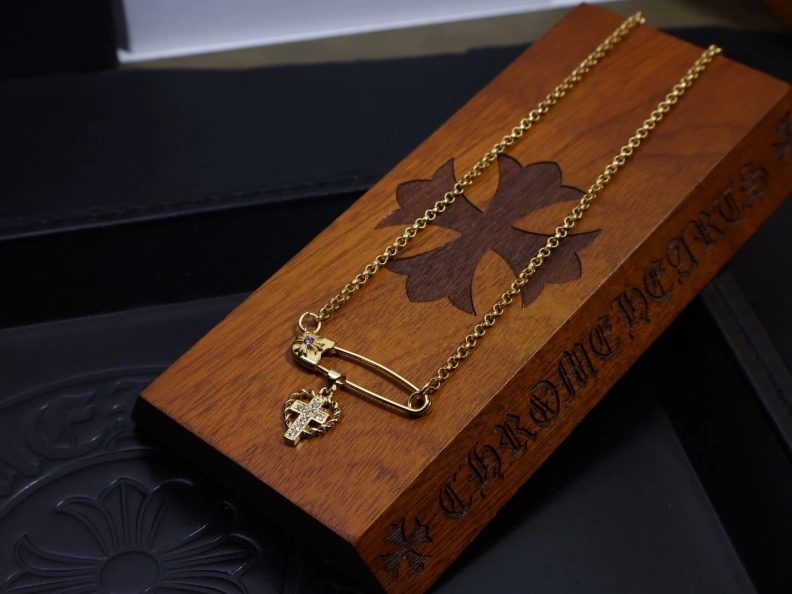 Resilient Chrxmx Hxxrts Necklaces 297097