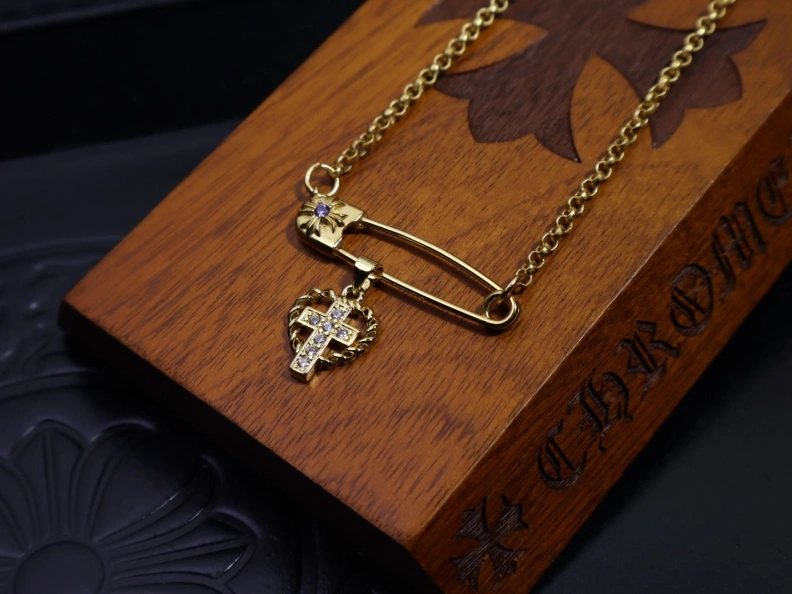 Resilient Chrxmx Hxxrts Necklaces 297097