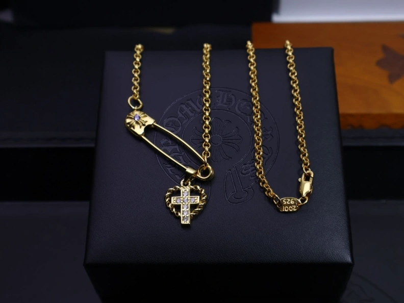 Resilient Chrxmx Hxxrts Necklaces 297097