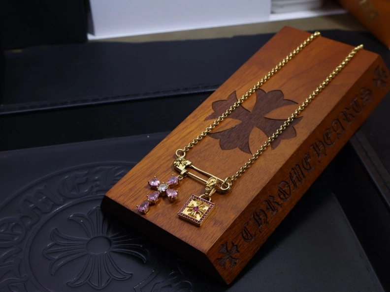 Unique Chrxmx Hxxrts Necklaces 297101
