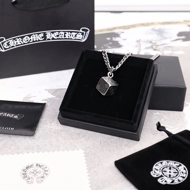 Resilient Chrxmx Hxxrts Necklaces 297082