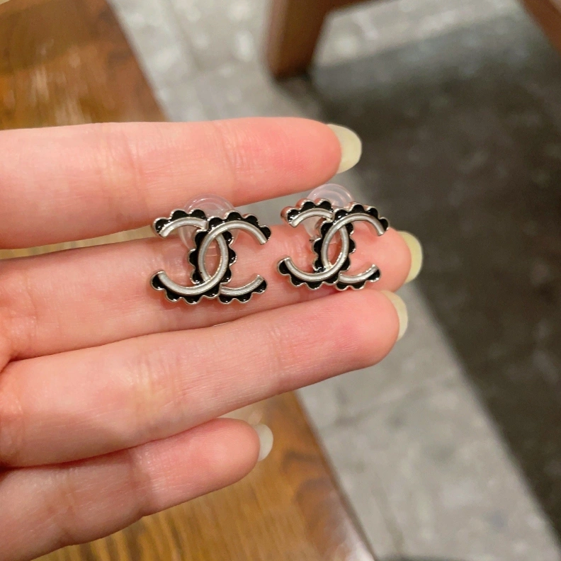 Breathable Chxnxl Earrings 286143
