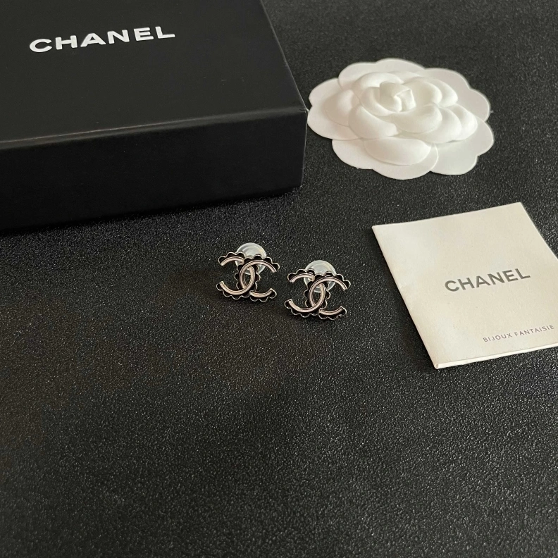 Breathable Chxnxl Earrings 286143
