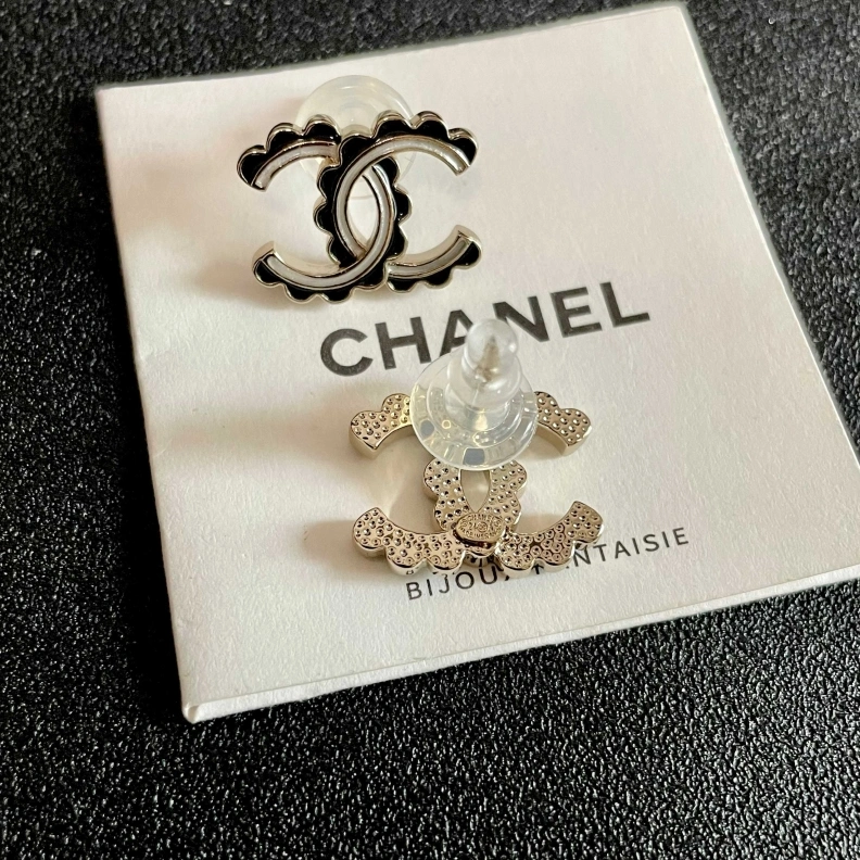 Breathable Chxnxl Earrings 286143