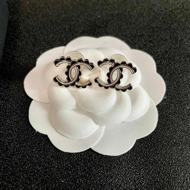 Breathable Chxnxl Earrings 286143