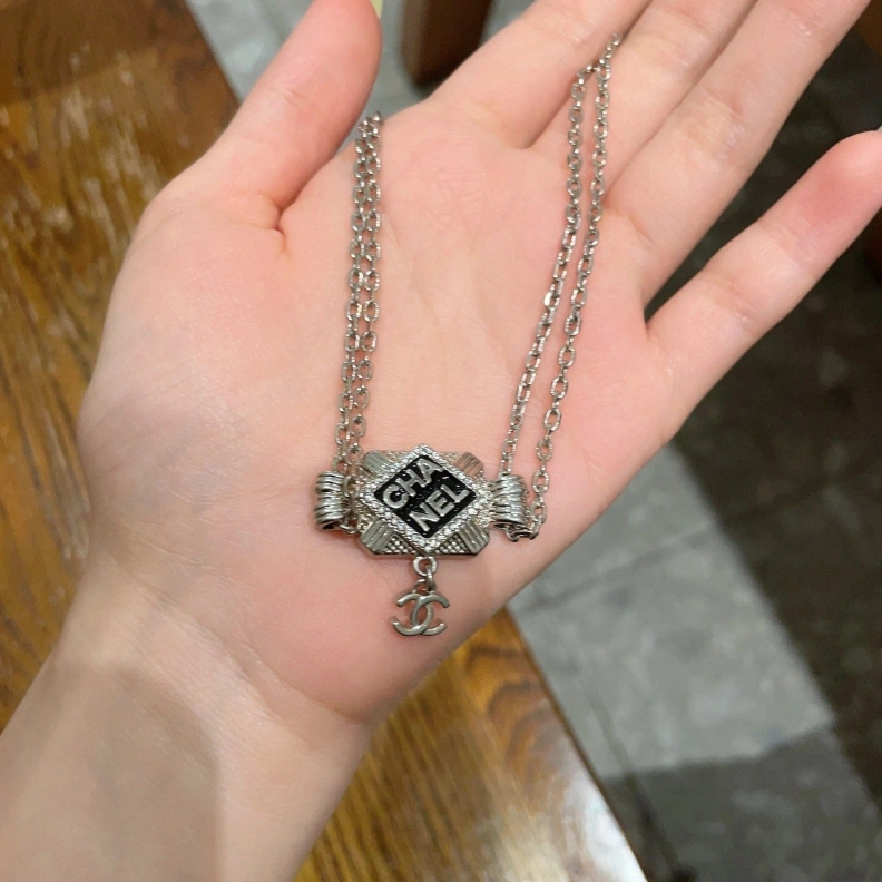 Trendsetting Chxnxl Necklaces 285483